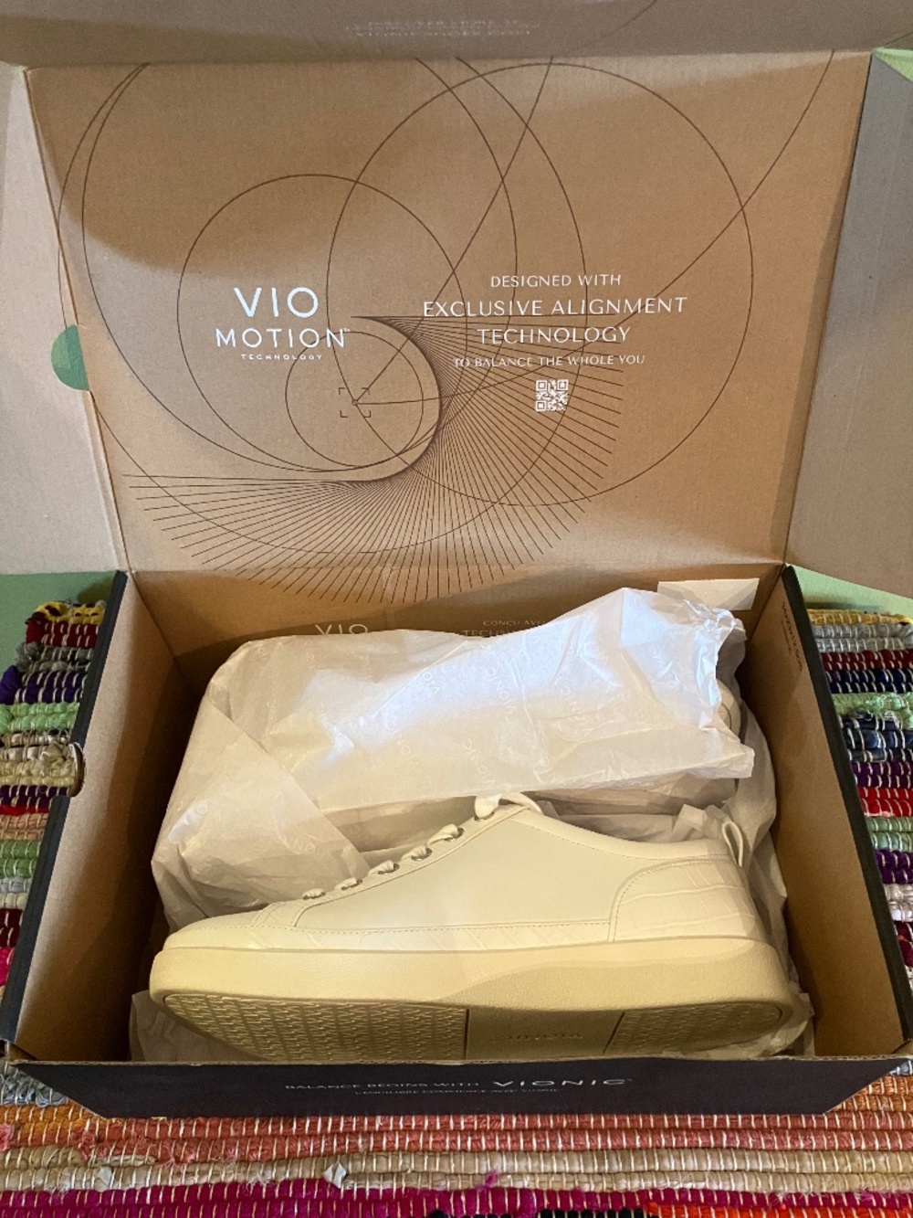 NWT VIONIC Winny Sneaker (Women’s US 9.5 Wide)